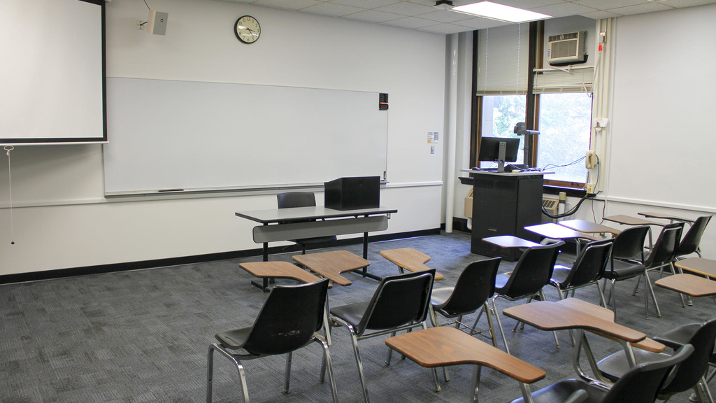 Photo of classroom 118 Macbride Hall