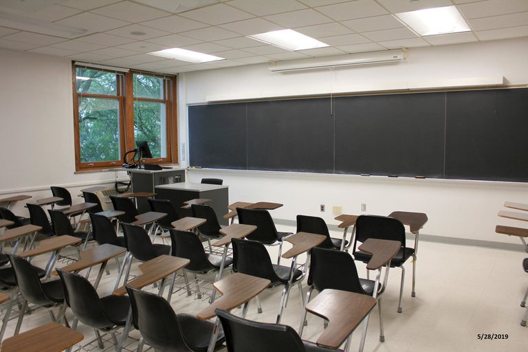Photo of classroom 221 Jessup Hall