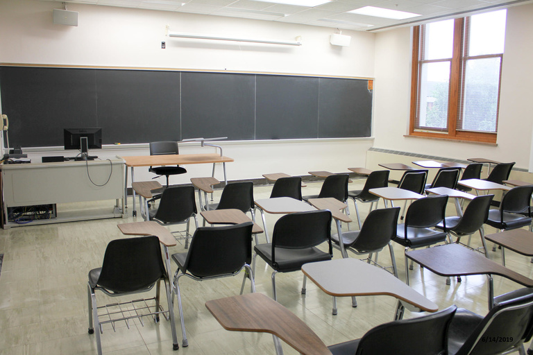 Photo of classroom 113 MacLean Hall