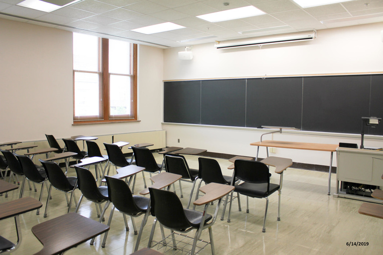 Photo of classroom 214 MacLean Hall