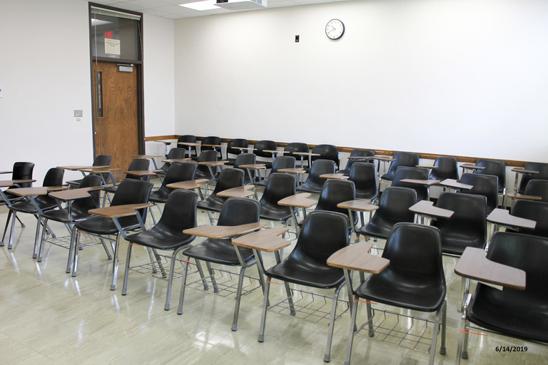 Photo of classroom 218 MacLean Hall