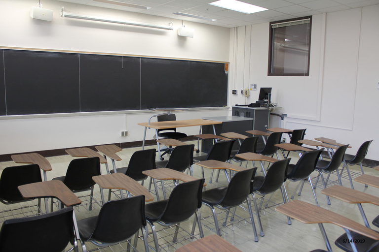 Photo of classroom 218 MacLean Hall