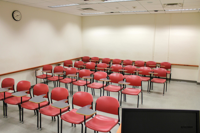 Photo of classroom 2133 Seamans Center