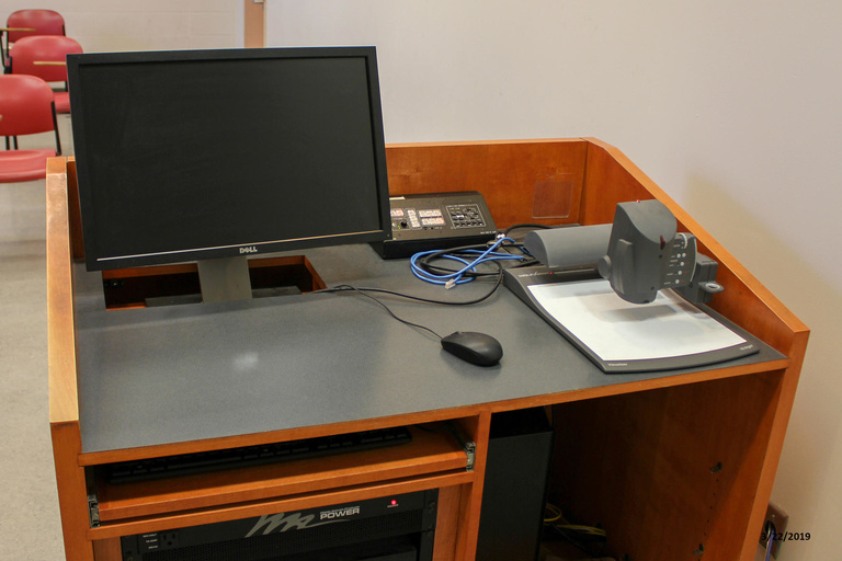 Photo of instructor station in classroom 3026 Seamans Center