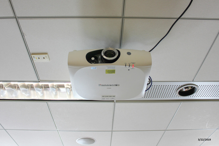 Photo of projector in classroom 3505 Seamans Center