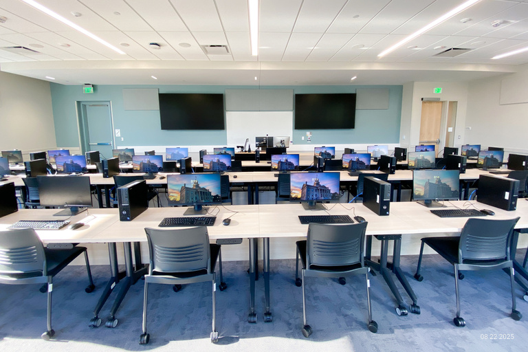 image of classroom 2000 health sciences academic building