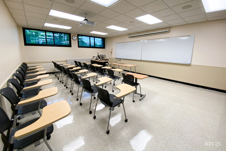 image of classroom 6 English Philosophy Building