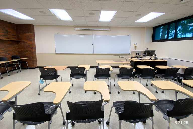 image of classroom 8 English Philosophy Building