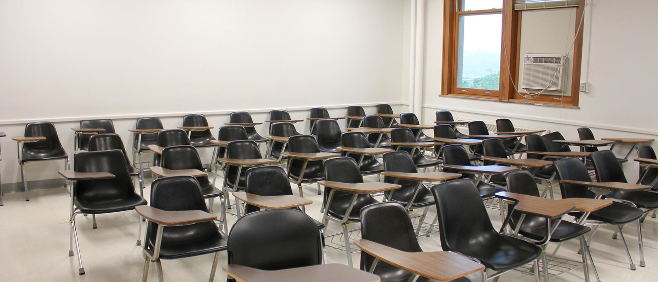 Photo of classroom 221 Jessup Hall
