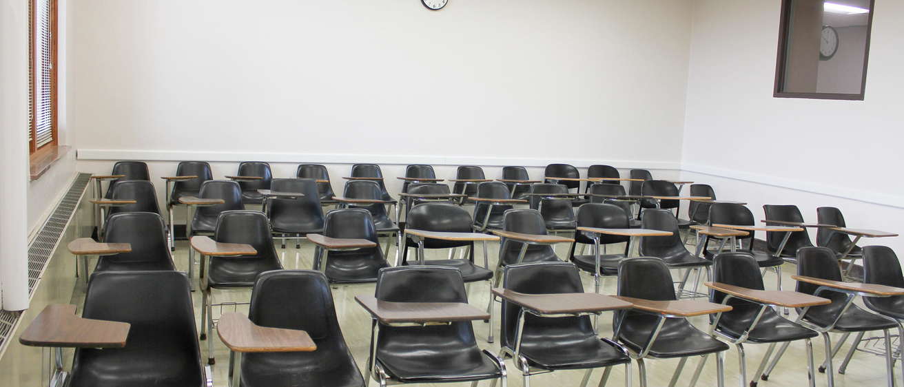 Photo of classroom 113 MacLean Hall